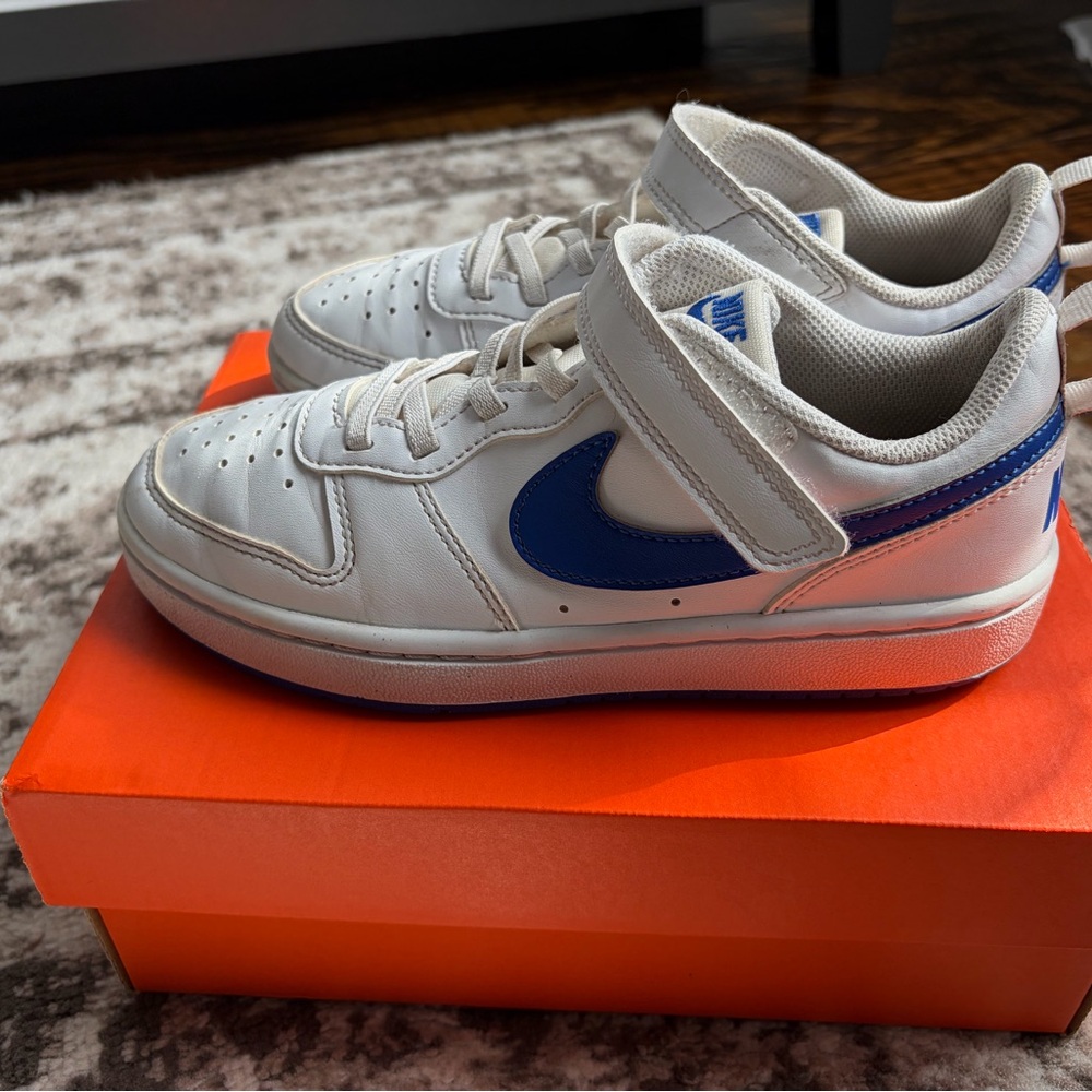 Boys Nike Size 2Y